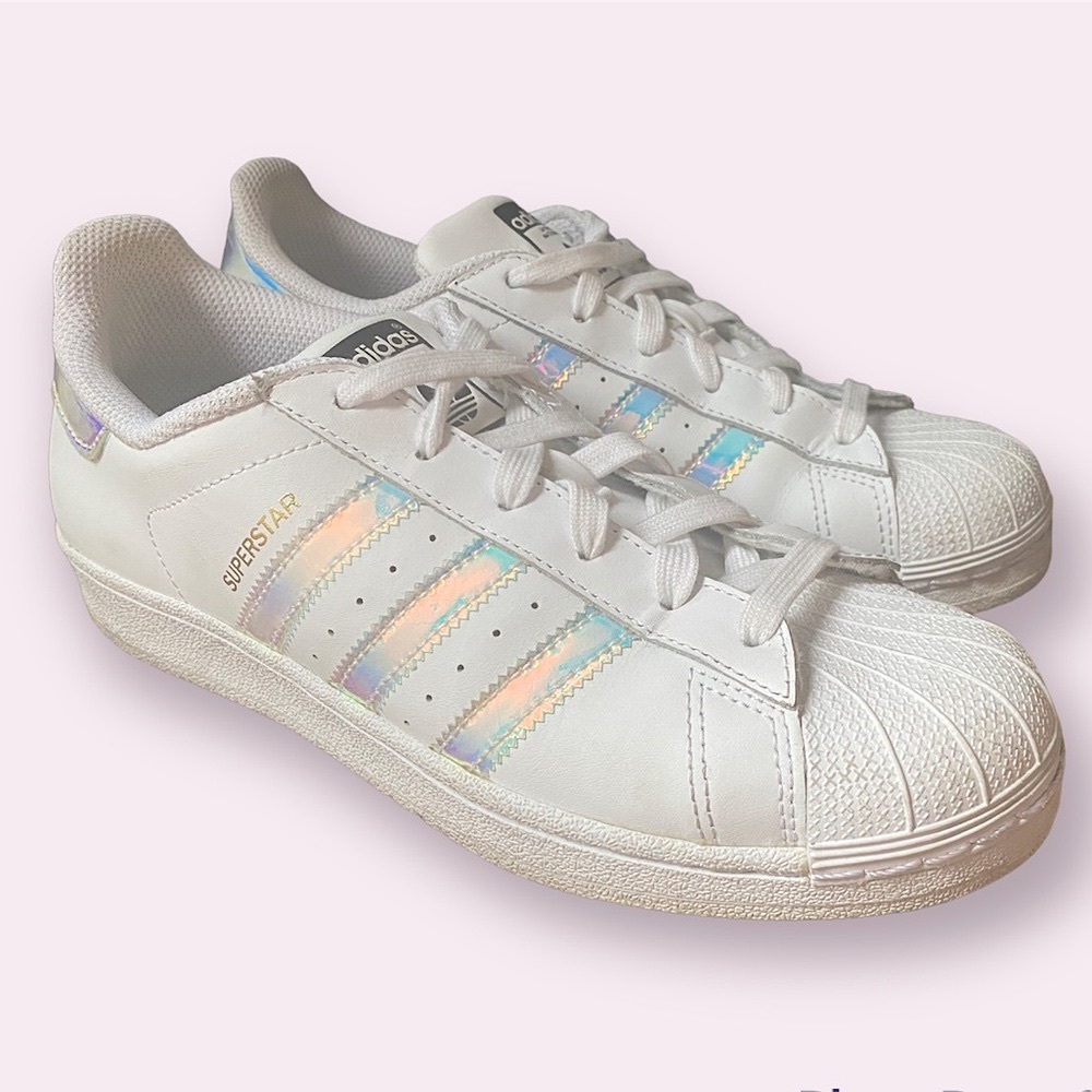 Women’s Adidas Holographic Superstar tennis shoe